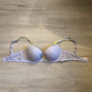 Victoria’s Secret 34C bra